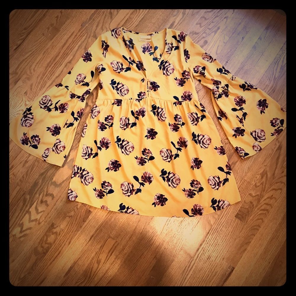 Urban Outfitters sz Medium 100% rayon yellow dress